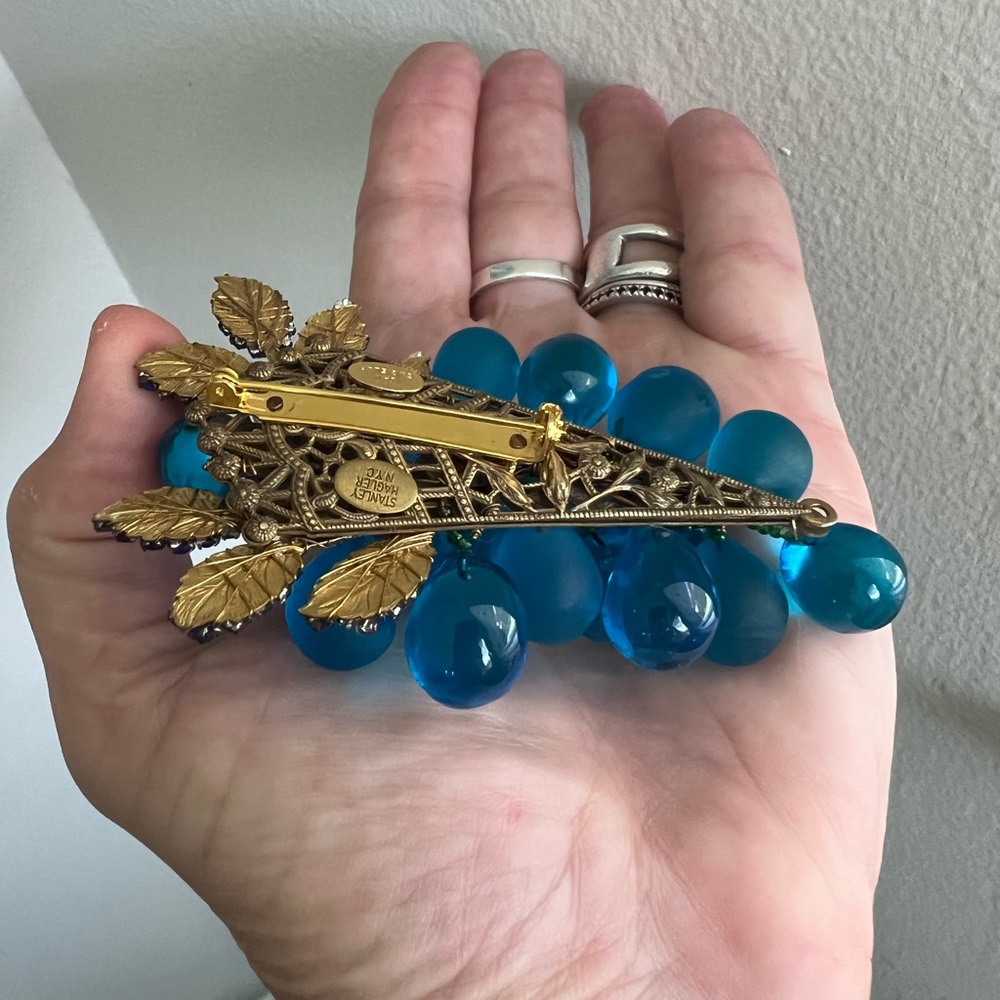 Stanley Hagler Blue Grapes Brooch - Picture 13 of 17